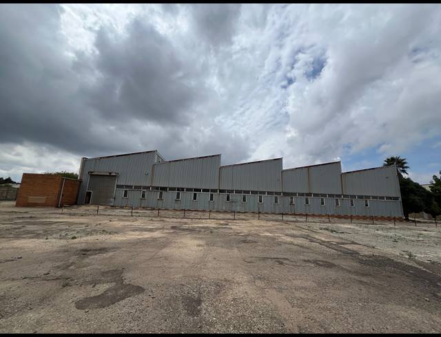 2,494M² WAREHOUSE TO LET IN FACTORIA